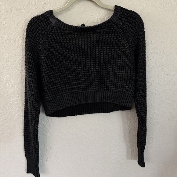 2b BCBG Cropped Sweater Women’s Black Cable Knit Mineral Washed - Picture 3 of 8